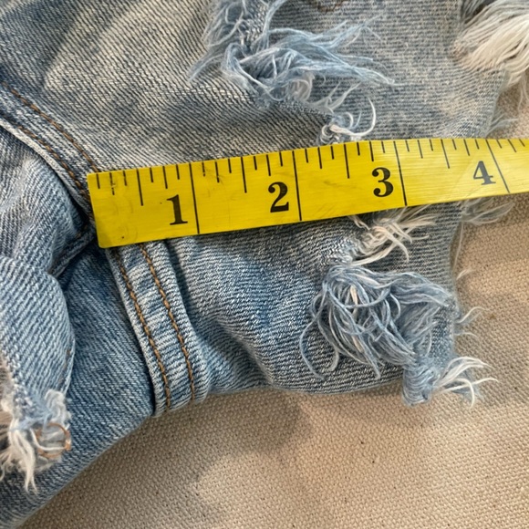 Levi’s 501 Buttonfly Frayed Denim Shorts Leather Patch Distressed - Picture 8 of 8